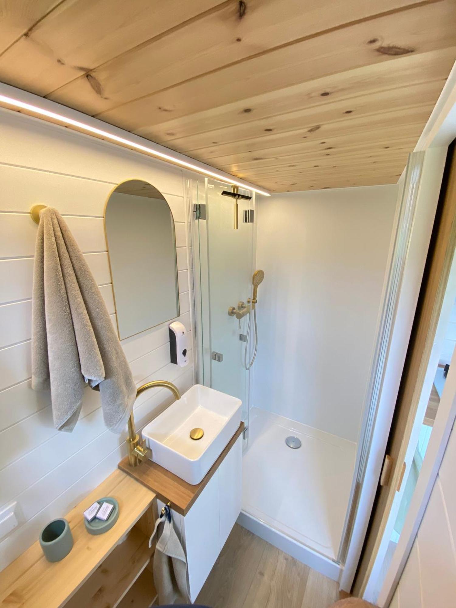 ホテル Tiny Cosy バストーニュ エクステリア 写真