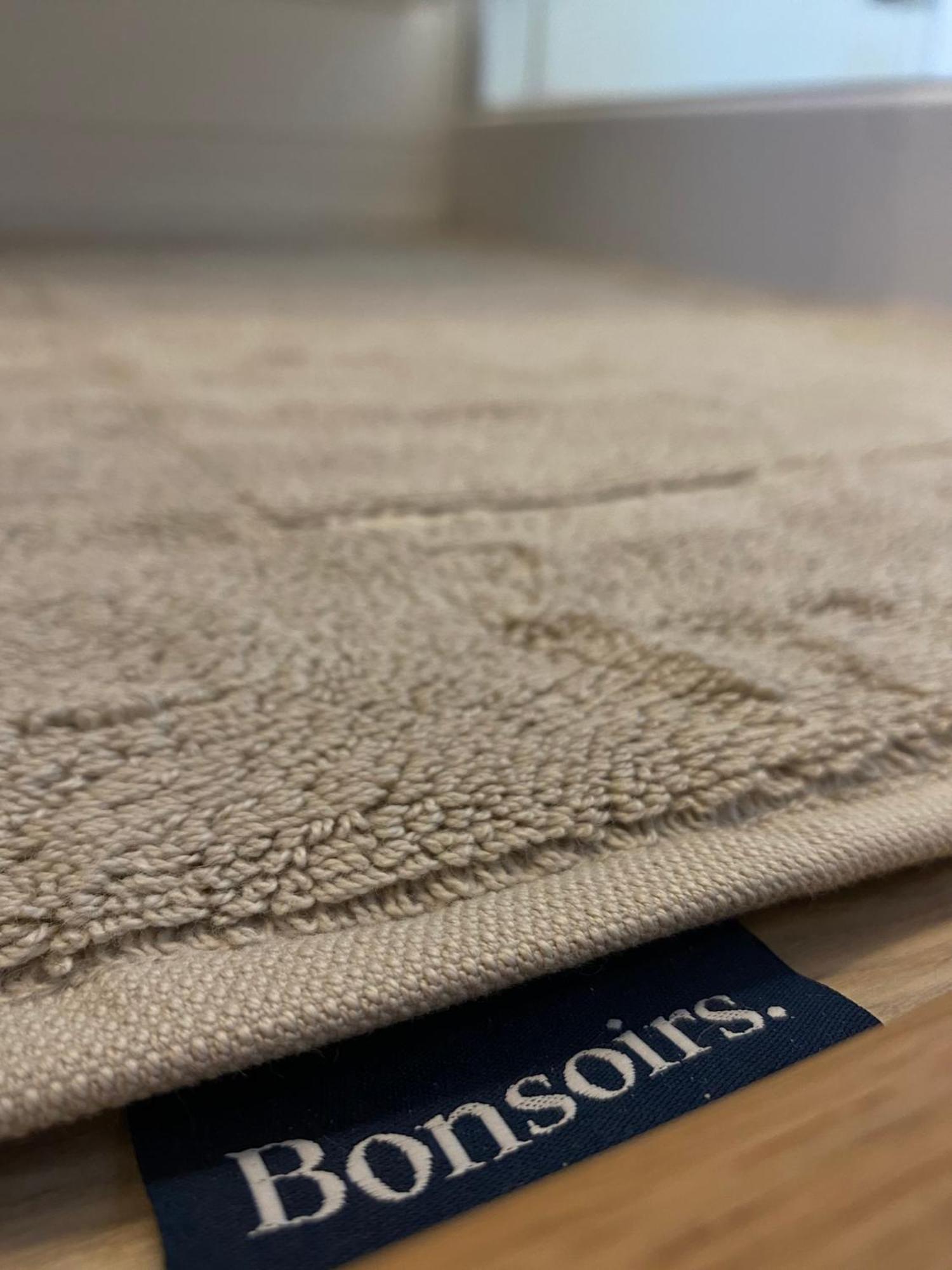 ホテル Tiny Cosy バストーニュ エクステリア 写真